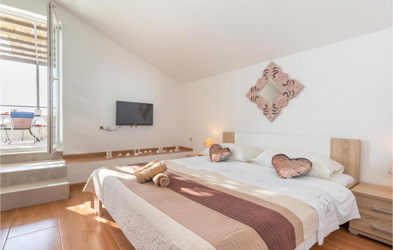 Stunning home in Makarska w/ Outdoor swimming pool&3 Bedrooms Buitenkant foto