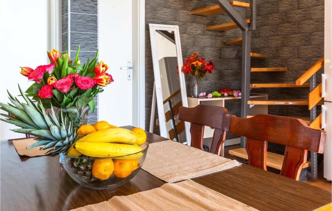 Stunning home in Makarska w/ Outdoor swimming pool&3 Bedrooms Buitenkant foto