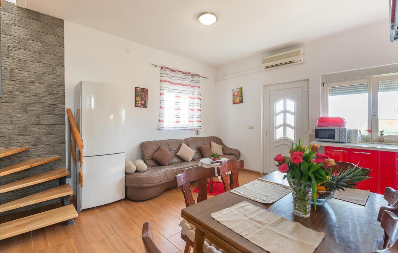 Stunning home in Makarska w/ Outdoor swimming pool&3 Bedrooms Buitenkant foto