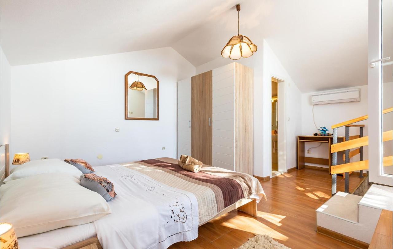 Stunning home in Makarska w/ Outdoor swimming pool&3 Bedrooms Buitenkant foto