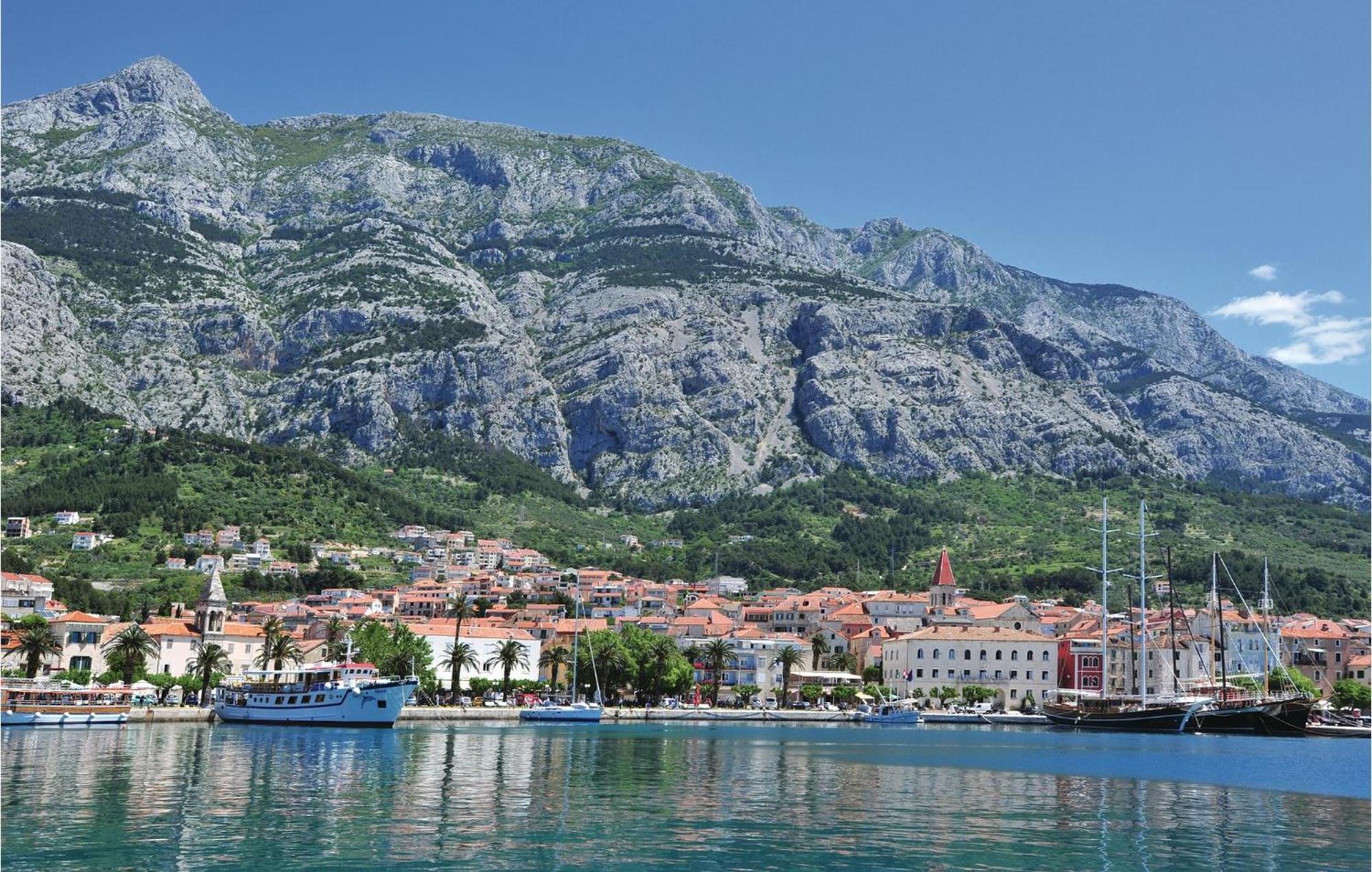 Stunning home in Makarska w/ Outdoor swimming pool&3 Bedrooms Buitenkant foto